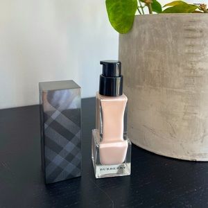 Burberry Fresh Glow Luminous Fluid Base